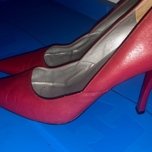 Red Pointed Heels - Picture 2 of 3